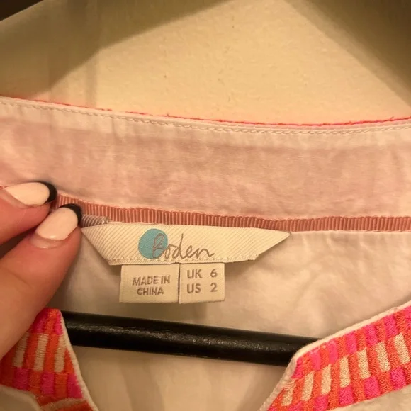 Boden woman sleeveless tank top white with pink pom poms size  2 - Picture 2 of 5